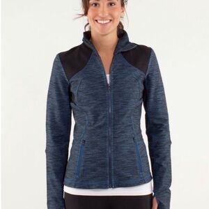 LULULEMON FORME JACKET IN SLUB DENIM BLUE/BLACK SIZE 6